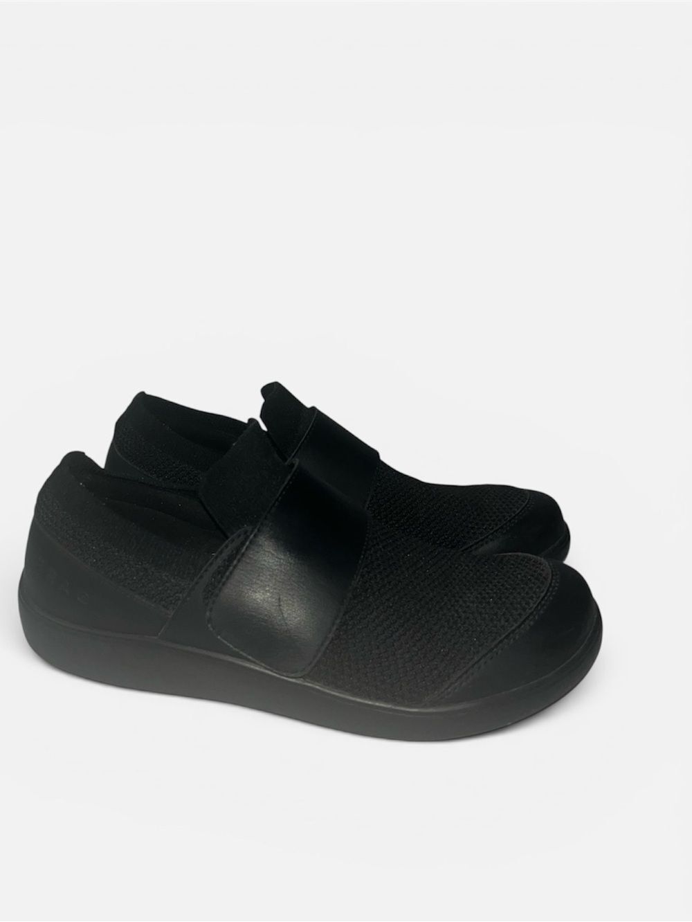 Women’s Black Velcro snap Traq by alegria shoes size 39 9